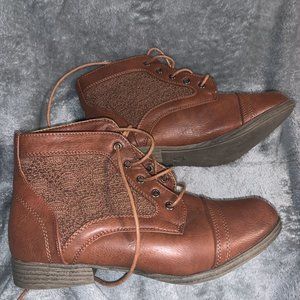 Love Image women’s boots size 9